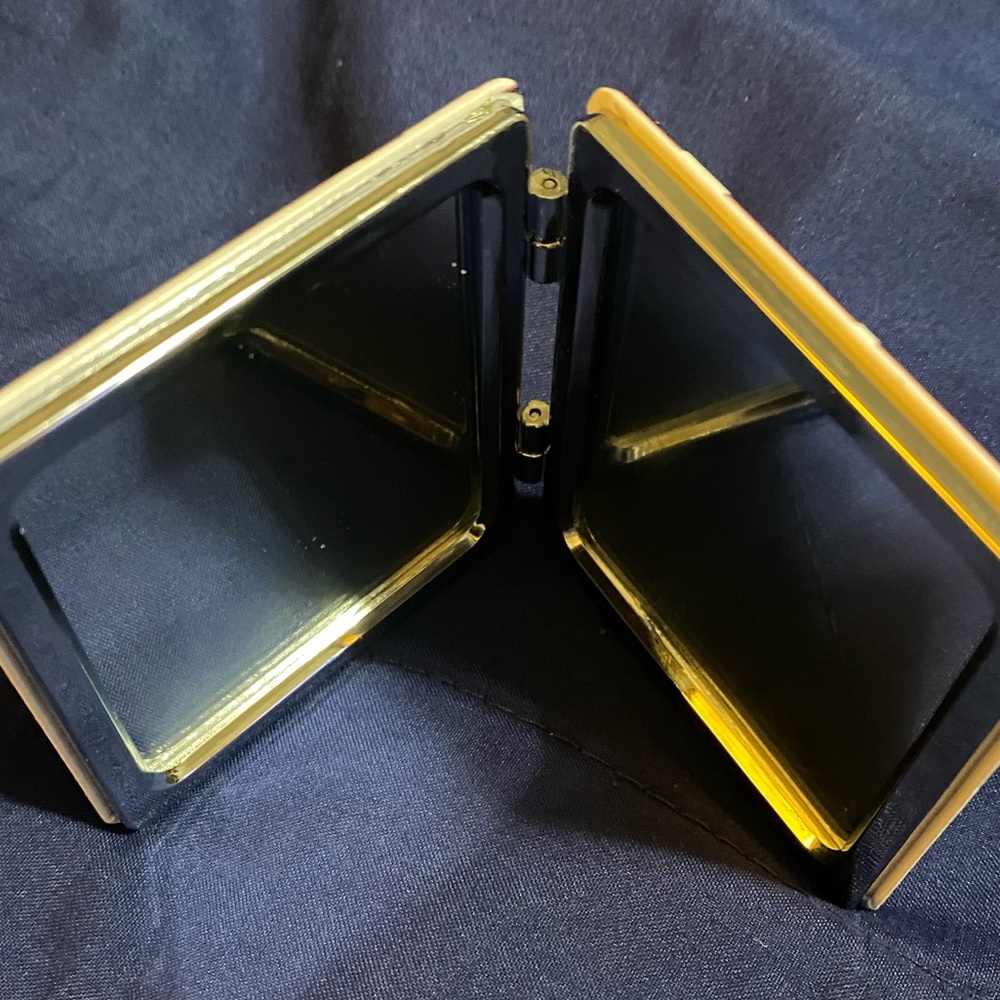 Diamond Painted compact.